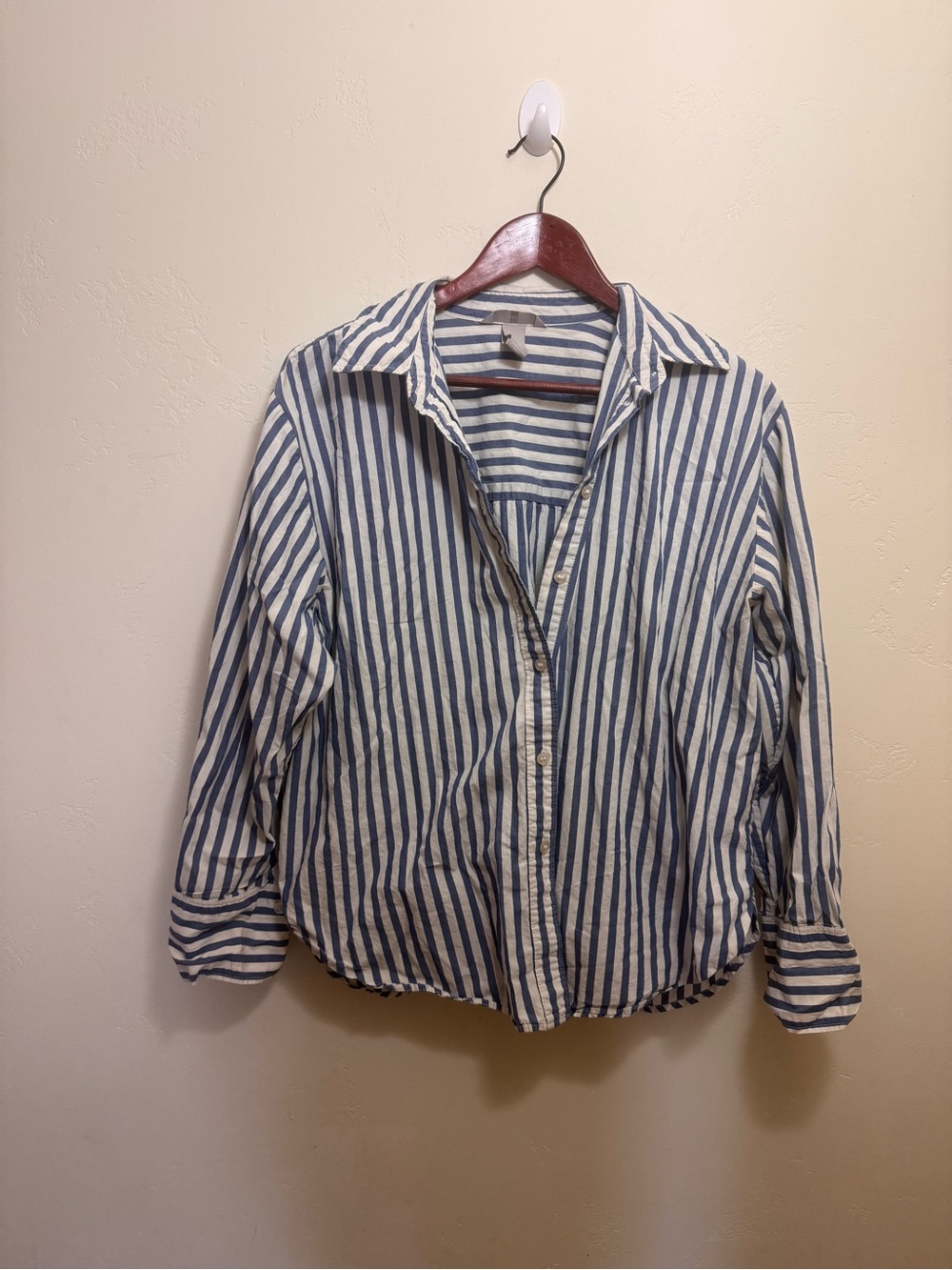 H&M Women’s Blue and White Striped Button-Up Shirt